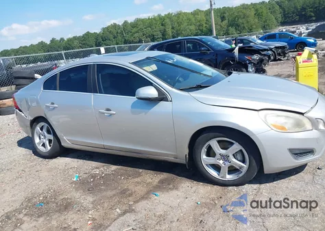 2012 Volvo S60 T5 z USA, uszkodzony, nr VIN YV1622FS5C2120534